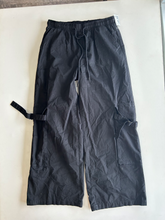 Load image into Gallery viewer, Forever 21 Pants Size Medium
