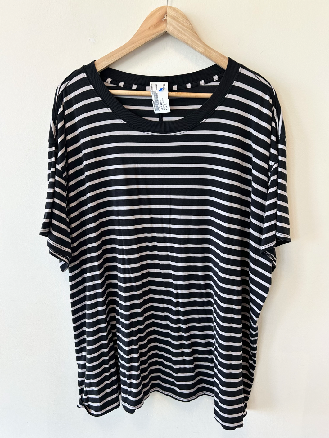 Lulu Lemon Athletic Top Size Medium