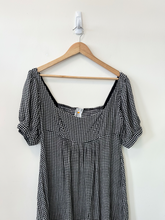 Load image into Gallery viewer, Kendall &amp; Kylie Dress Size Medium
