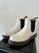 Load image into Gallery viewer, Dr Martens Boots Womens 6
