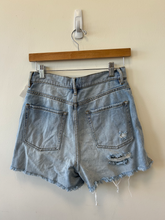 Load image into Gallery viewer, Pac Sun Shorts Size 3/4

