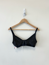 Load image into Gallery viewer, Lulu Lemon Sports Bra Size Medium
