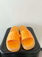 Load image into Gallery viewer, Tory Burch Sandals Womens 9
