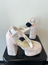 Load image into Gallery viewer, Dress Shoes Womens 5
