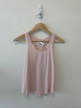 Load image into Gallery viewer, Lulu Lemon Athletic Top Size Medium
