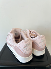 Load image into Gallery viewer, Nike Womens Athletic Shoes Womens 10.5
