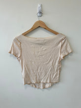 Load image into Gallery viewer, Urban Outfitters ( U ) Short Sleeve Top Size Medium
