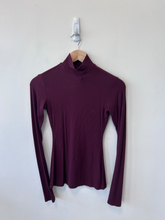 Load image into Gallery viewer, Skims Long Sleeve Top Size Small
