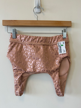 Load image into Gallery viewer, Sports Bra Size Small
