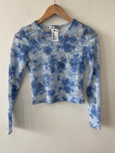 Load image into Gallery viewer, Madden Girl Long Sleeve Top Size Small

