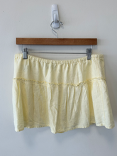Load image into Gallery viewer, Vanilla Star Short Skirt Size Large
