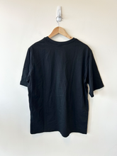 Load image into Gallery viewer, T-shirt Size Medium

