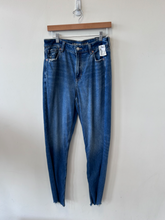 Load image into Gallery viewer, American Eagle Denim Size 9/10 (30)
