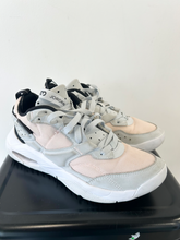 Load image into Gallery viewer, Jordan Womens Athletic Shoes Womens 8
