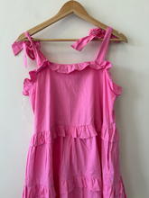 Load image into Gallery viewer, Dress Size Small
