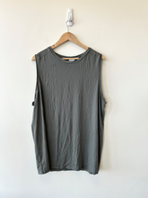 Load image into Gallery viewer, Skims Athletic Top Size XXL
