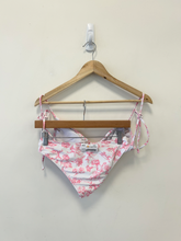 Load image into Gallery viewer, Womens Swimwear top Size Small
