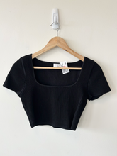 Load image into Gallery viewer, Babaton T-Shirt Size Medium
