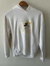 Load image into Gallery viewer, Uniqlo Sweatshirt Size Small
