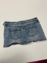 Load image into Gallery viewer, Fashion Nova Short Skirt Size Extra Large
