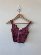 Load image into Gallery viewer, Lululemon Athletic Top Size Small
