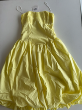 Load image into Gallery viewer, Hellomolly Maxi Dress Size Medium
