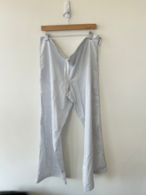 Load image into Gallery viewer, Skims Pants Size Medium
