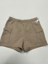 Load image into Gallery viewer, Aritzia Shorts Size Medium
