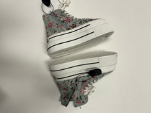 Load image into Gallery viewer, Steve Madden Casual Shoes Womens 7
