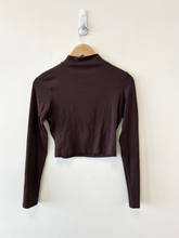 Load image into Gallery viewer, Lulu Lemon Athletic Top Size Small

