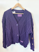 Load image into Gallery viewer, Sweater Size Medium
