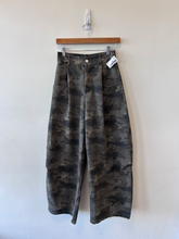 Load image into Gallery viewer, Pants Size Large
