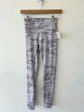 Load image into Gallery viewer, Lulu Lemon Athletic Pants Size 3/4 (27)
