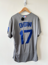 Load image into Gallery viewer, Nike Athletic Top Size Extra Large
