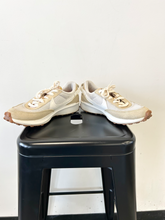 Load image into Gallery viewer, Nike Womens Athletic Shoes Womens 8
