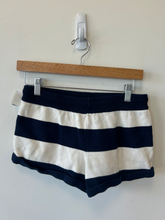 Load image into Gallery viewer, Edikted Shorts Size Small
