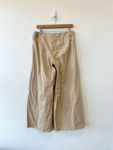Load image into Gallery viewer, Edikted Pants Size Medium
