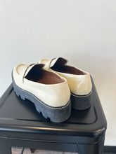Load image into Gallery viewer, Franco Sarto Casual Shoes Womens 7.5
