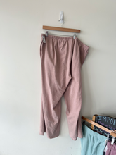 Load image into Gallery viewer, H &amp; M Athletic Pants Size XXL
