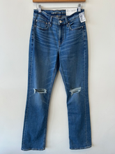 Load image into Gallery viewer, American Eagle Denim Size 1/2 (26)
