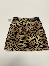 Load image into Gallery viewer, Topshop Short Skirt Size Extra Small
