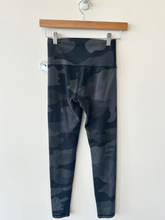 Load image into Gallery viewer, Offline Athletic Pants Size Small
