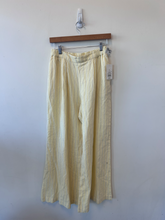 Load image into Gallery viewer, A New Day Pants Size Small
