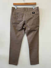 Load image into Gallery viewer, Vans Khakis Size 32
