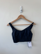 Load image into Gallery viewer, Nike Athletic Top Size Extra Small
