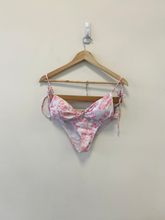 Load image into Gallery viewer, Womens Swimwear  bottom Size Small
