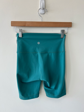 Load image into Gallery viewer, Lulu Lemon Athletic Shorts Size Small
