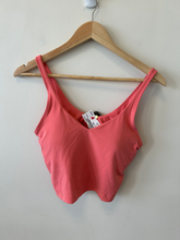 Load image into Gallery viewer, Lulu Lemon Athletic Top Size Medium
