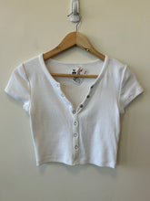 Load image into Gallery viewer, Me To We Short Sleeve Top Size Small
