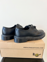 Load image into Gallery viewer, Dr Martens Casual Shoes Womens 7
